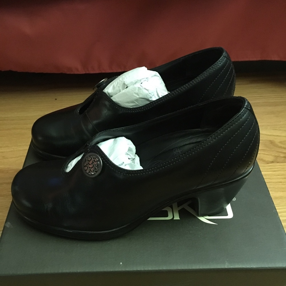 Dansko black pumps